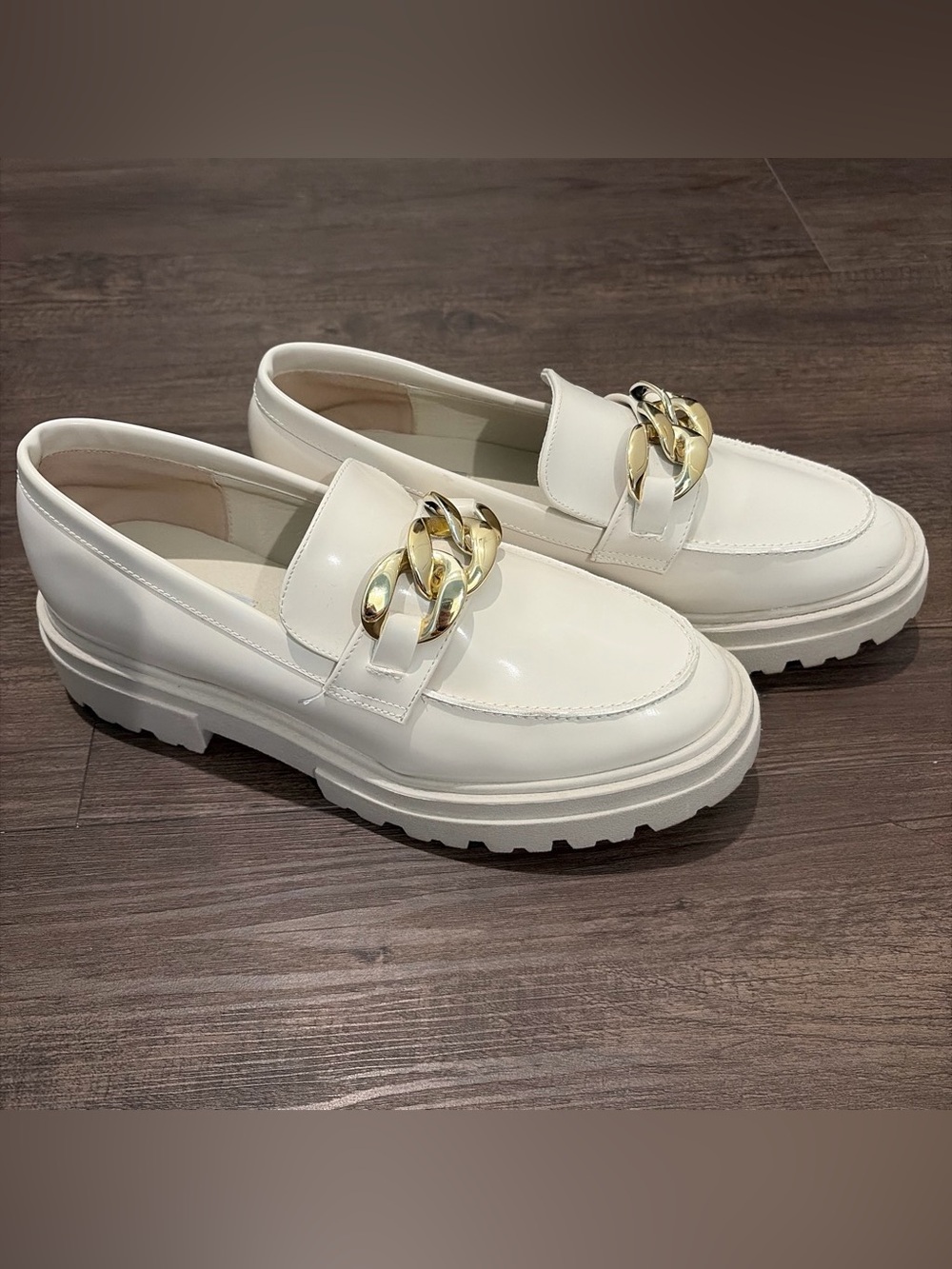 Steve Madden Women’s White and Gold Chain-Accent Leather Loafers